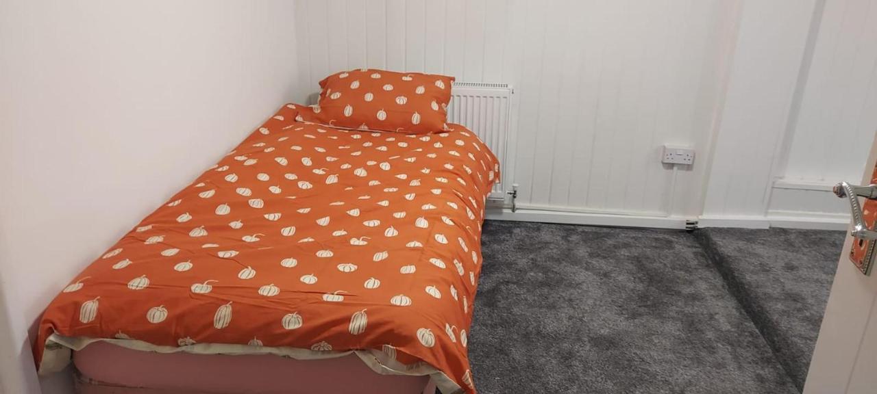 Lovely 3-Bed Apartment In Parkgate Rotherham Kültér fotó