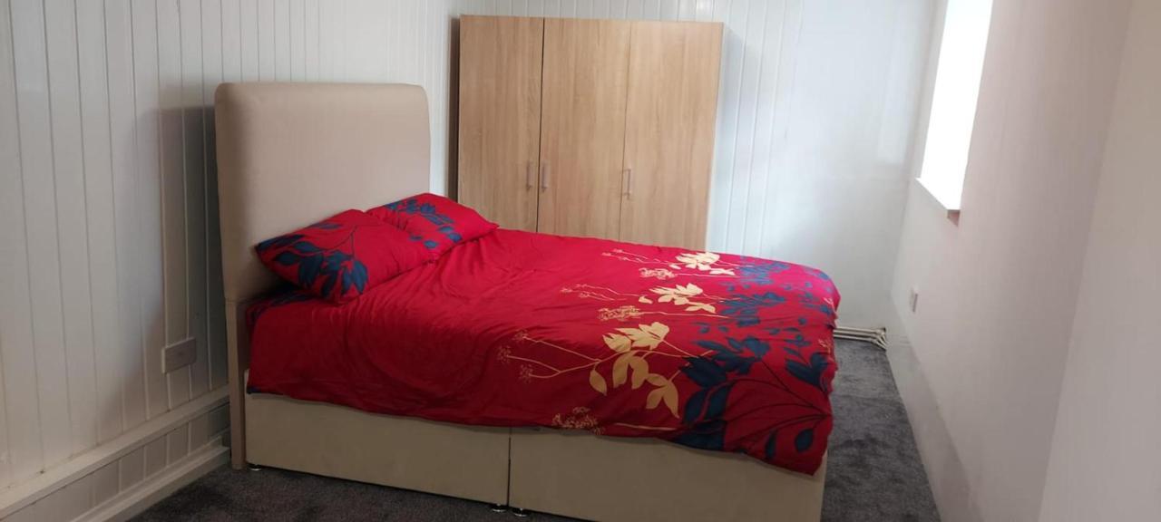Lovely 3-Bed Apartment In Parkgate Rotherham Kültér fotó