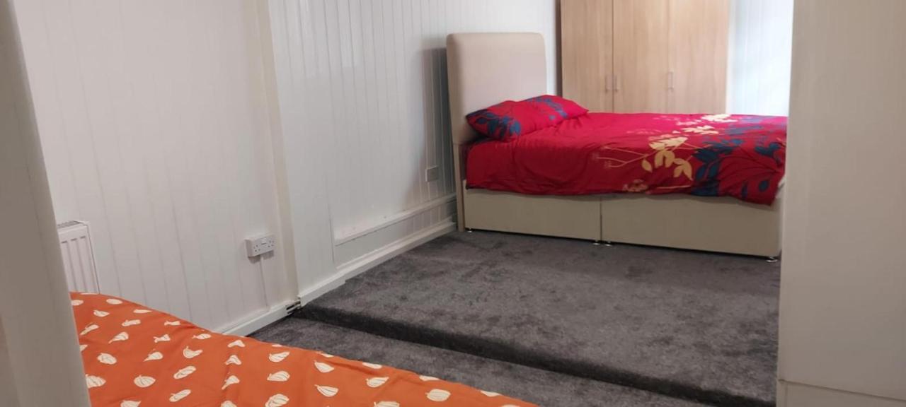Lovely 3-Bed Apartment In Parkgate Rotherham Kültér fotó