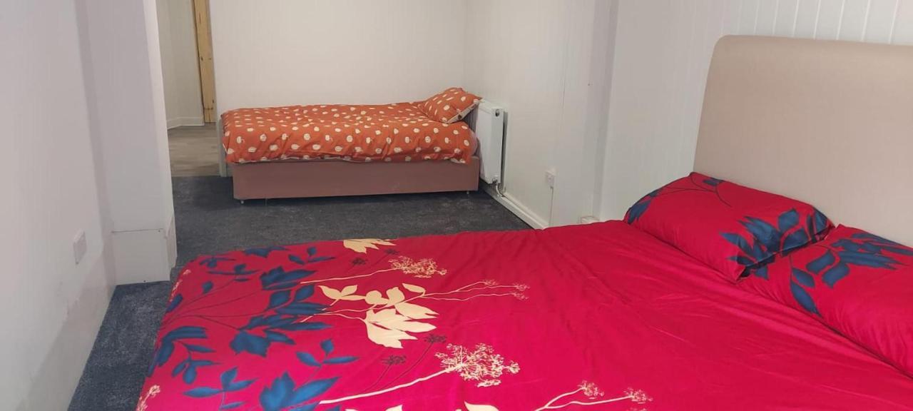 Lovely 3-Bed Apartment In Parkgate Rotherham Kültér fotó