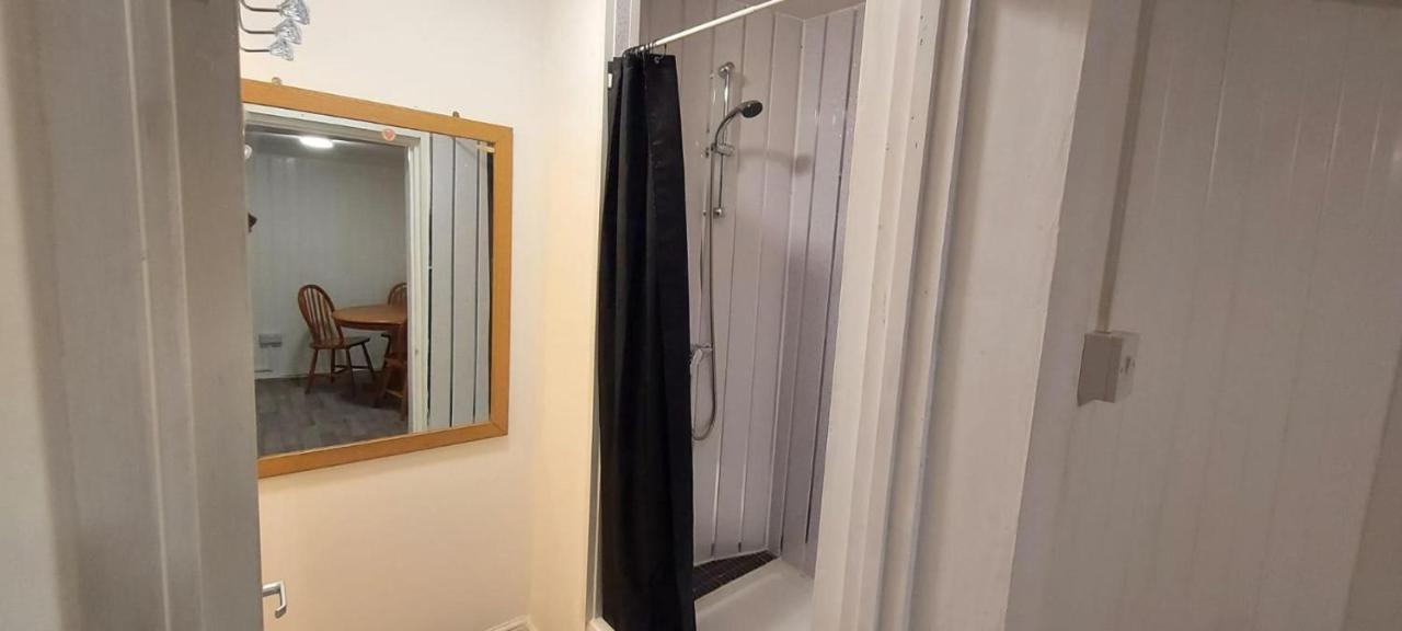 Lovely 3-Bed Apartment In Parkgate Rotherham Kültér fotó