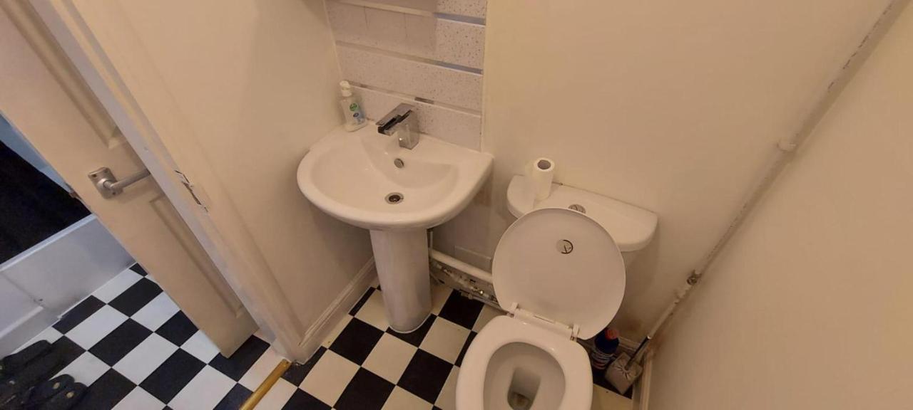 Lovely 3-Bed Apartment In Parkgate Rotherham Kültér fotó